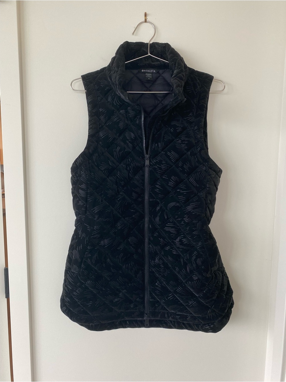 Athleta Black Quilted Velvet-Look Sleeveless Vest
